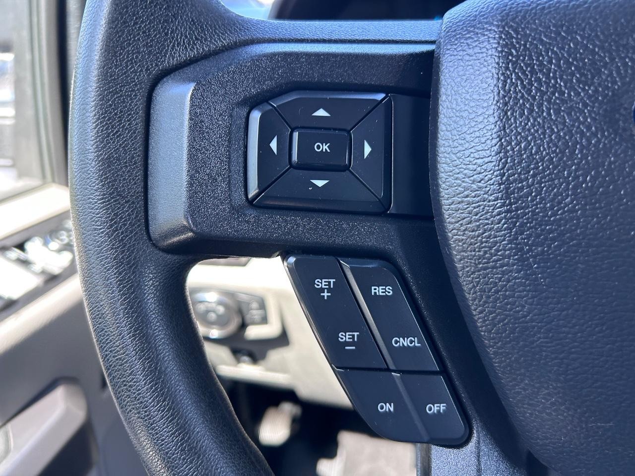 2020 Oxford White Ford Super Duty F-450 DRW XLT DRW 4X4 Truck