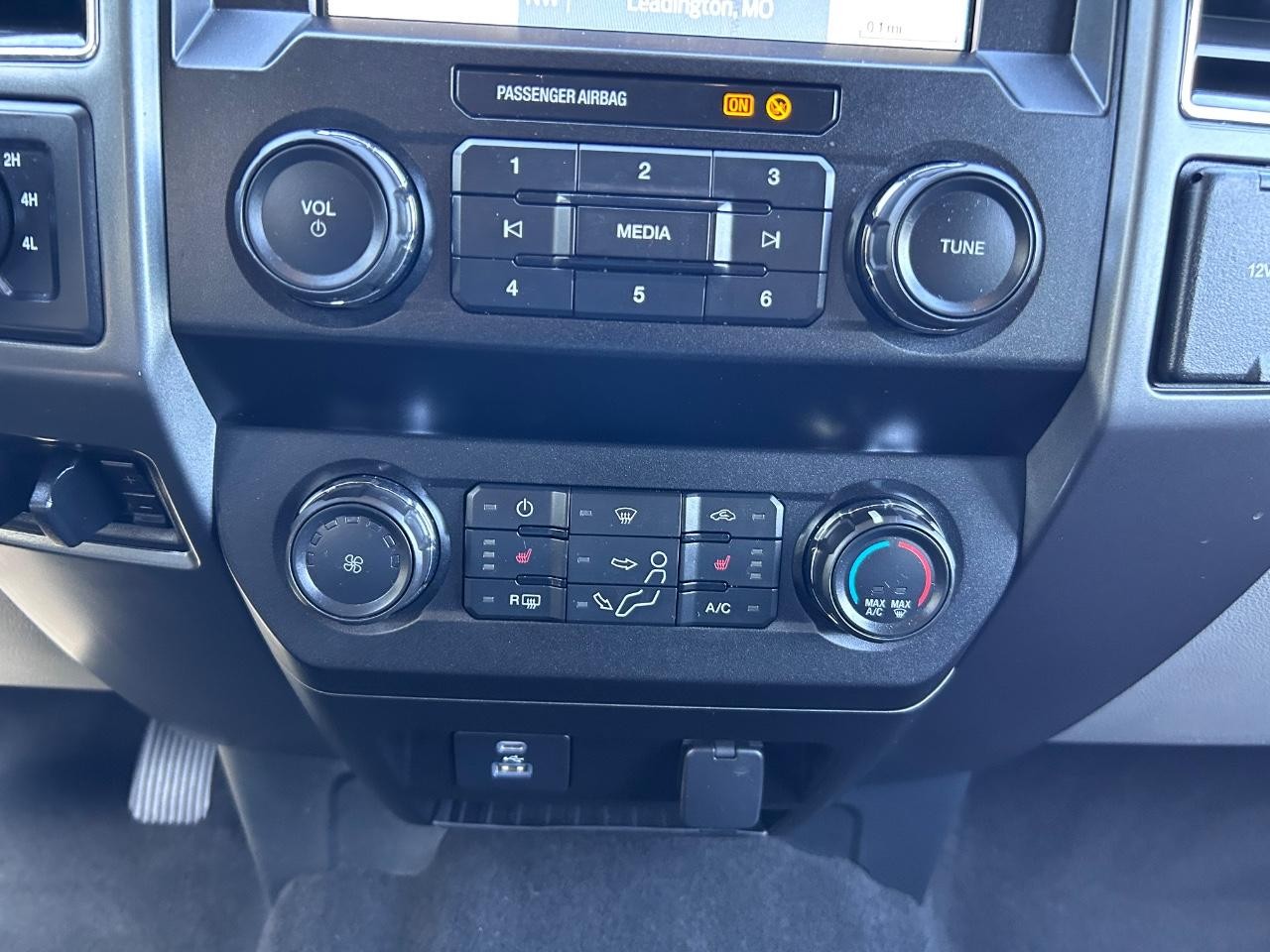 2020 Oxford White Ford Super Duty F-450 DRW XLT DRW 4X4 Truck