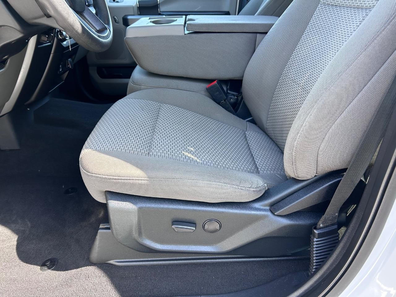 2020 Oxford White Ford Super Duty F-450 DRW XLT DRW 4X4 Truck