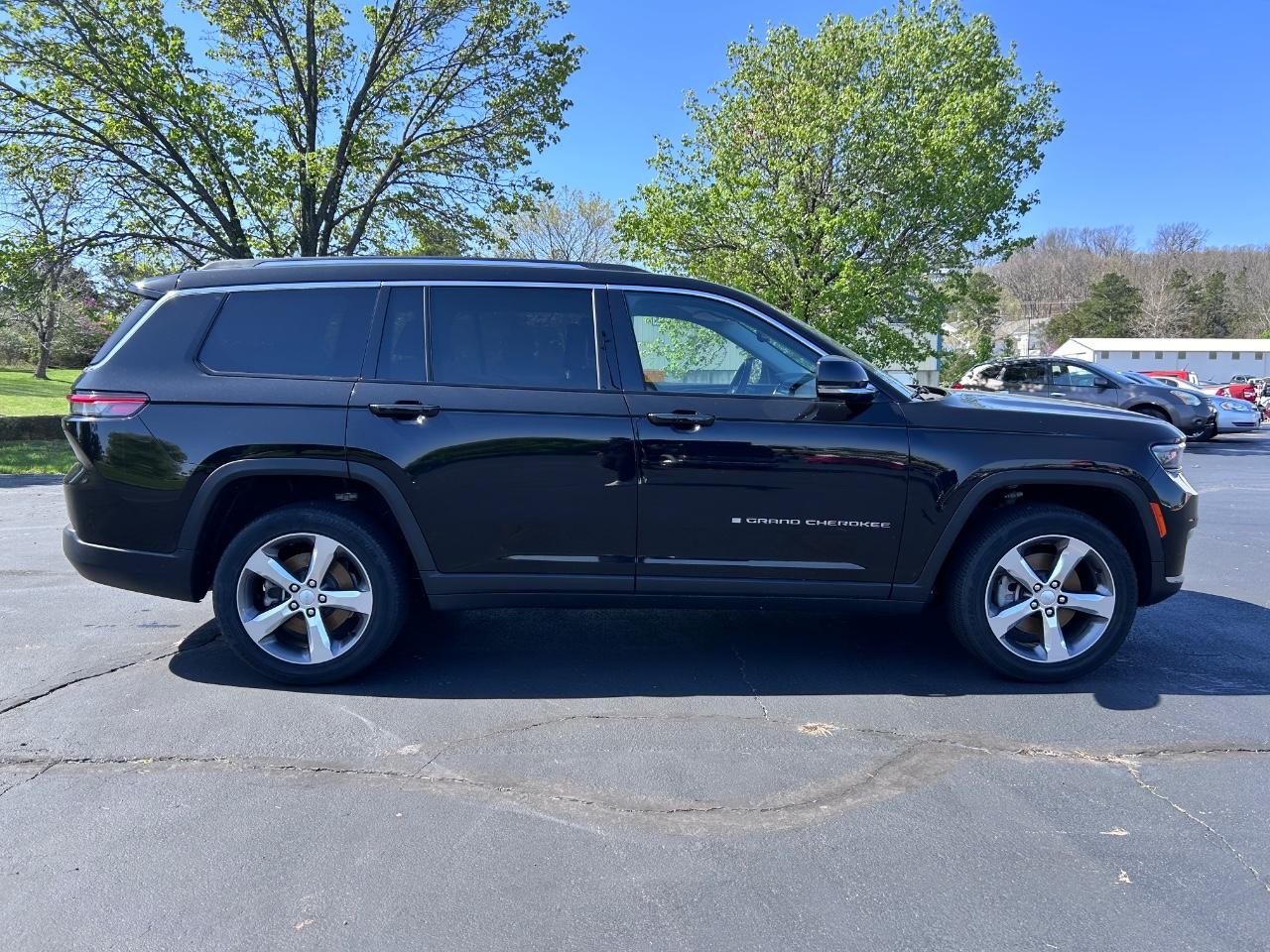 2021 Diamond Black Crystal Pearlcoat Jeep Grand Cherokee L Limited 4X4 SUV