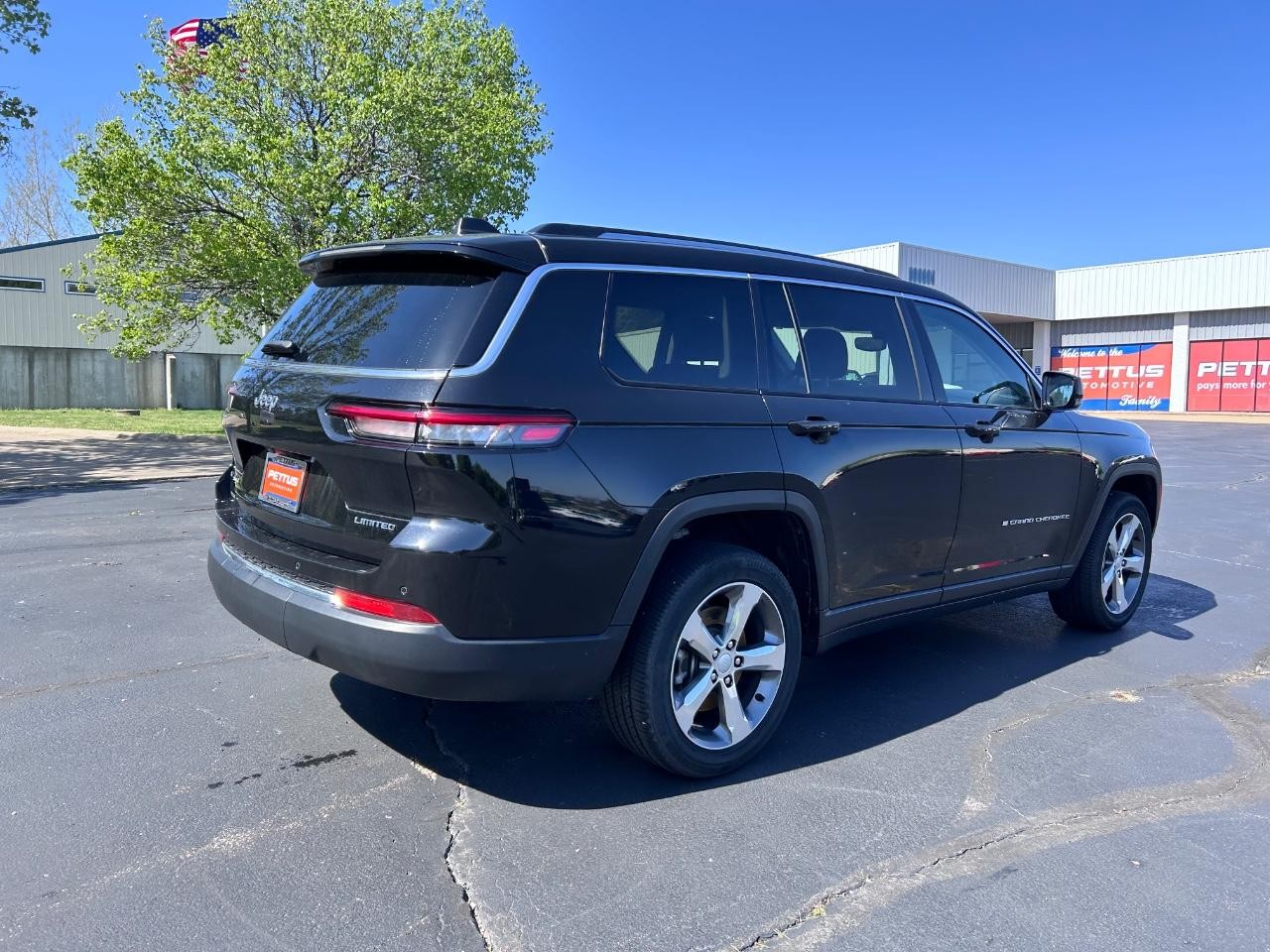 2021 Diamond Black Crystal Pearlcoat Jeep Grand Cherokee L Limited 4X4 SUV
