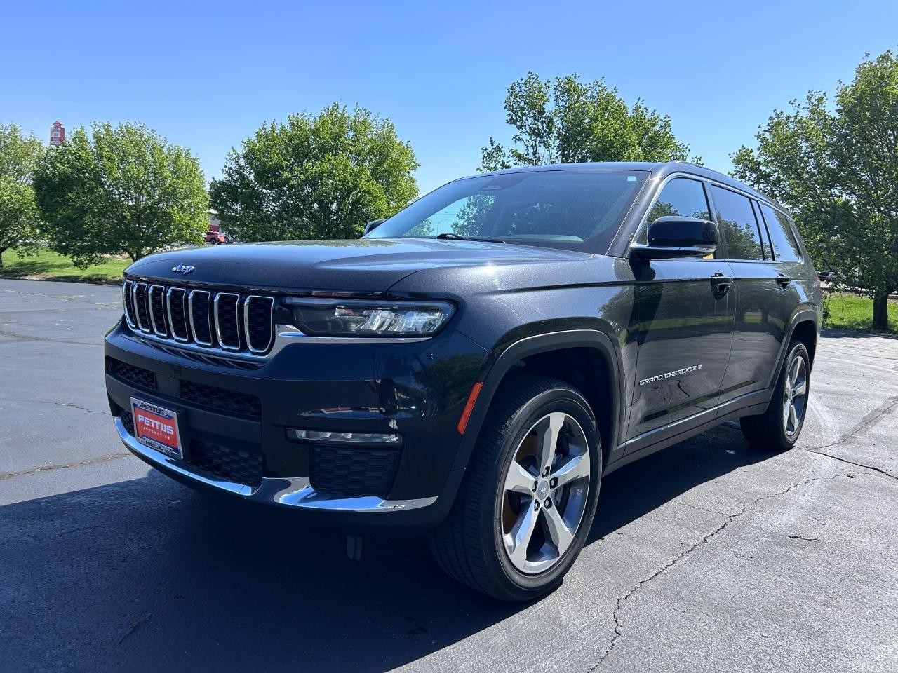 2021 Diamond Black Crystal Pearlcoat Jeep Grand Cherokee L Limited 4X4 SUV