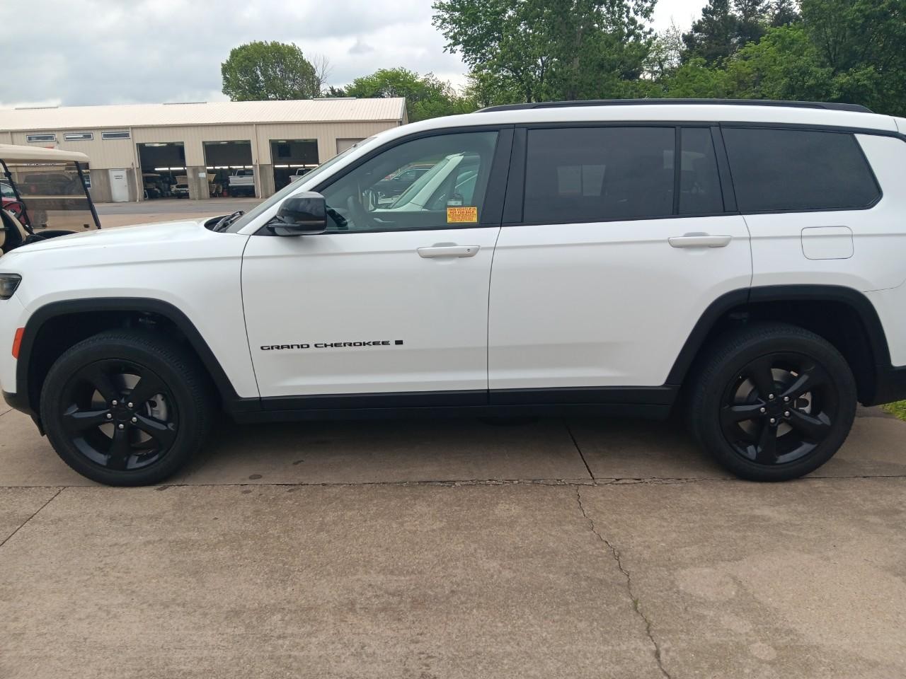 2023 Bright White Clearcoat Jeep Grand Cherokee L Altitude 4X4 SUV