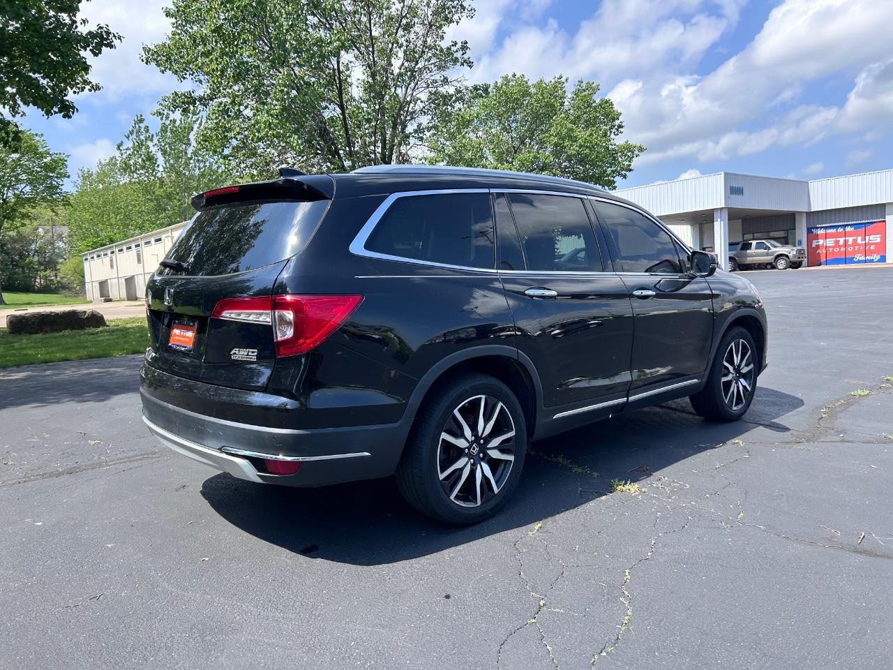 2019 Crystal Black Pearl Honda Pilot Touring 8 Passenger AWD SUV