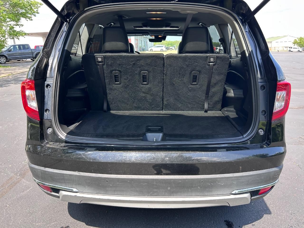 2019 Crystal Black Pearl Honda Pilot Touring 8 Passenger AWD SUV