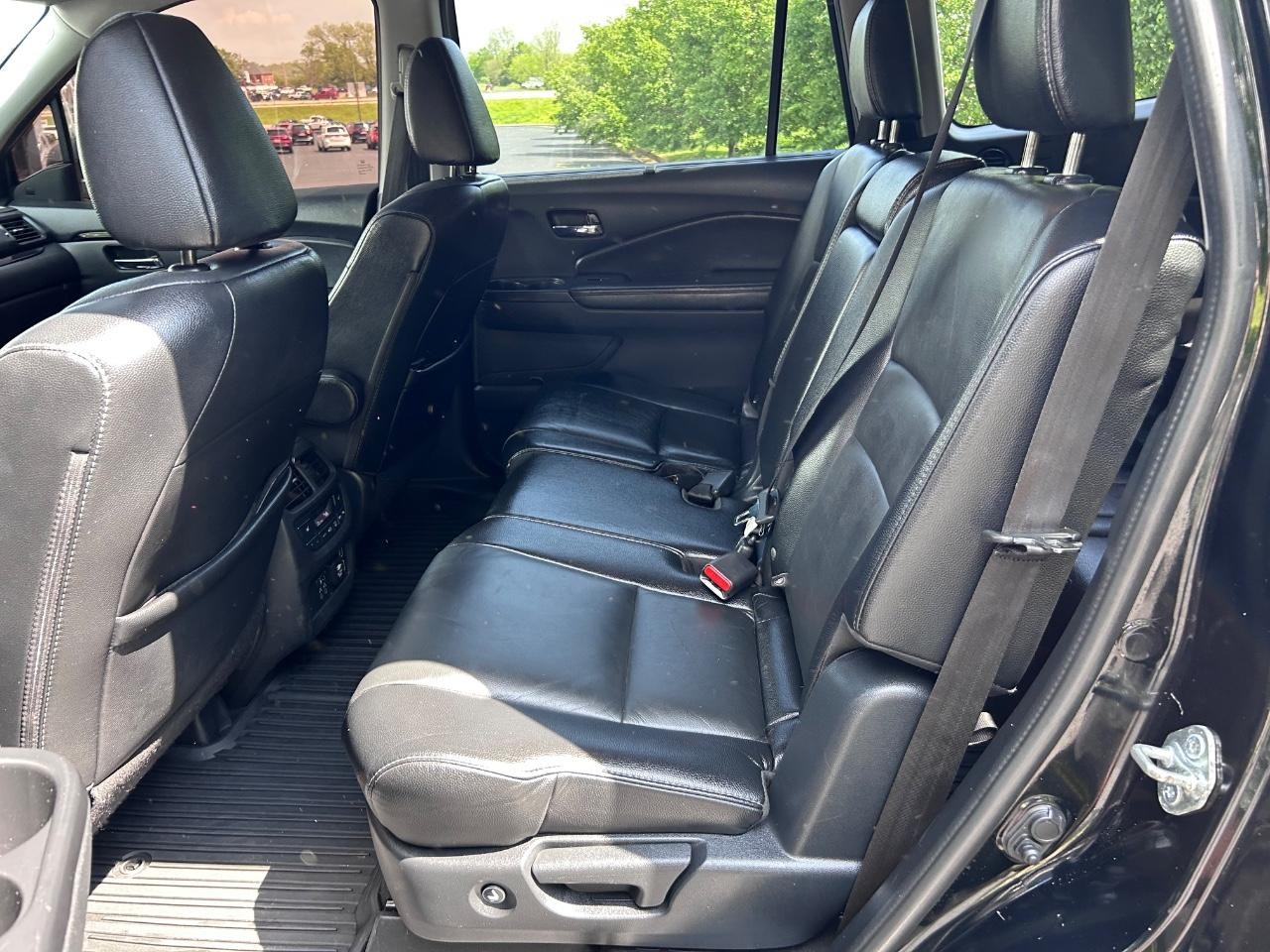 2019 Crystal Black Pearl Honda Pilot Touring 8 Passenger AWD SUV
