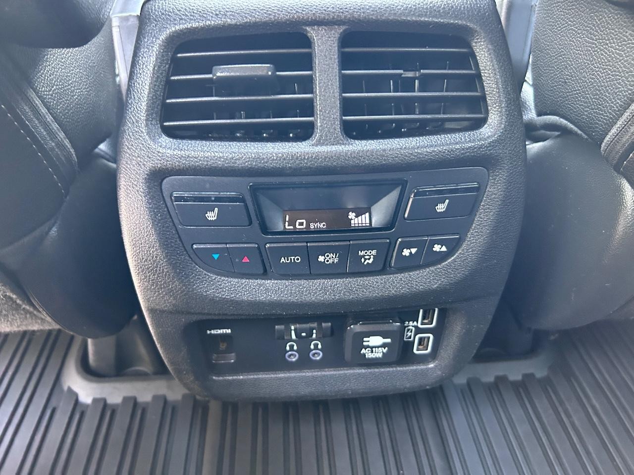 2019 Crystal Black Pearl Honda Pilot Touring 8 Passenger AWD SUV