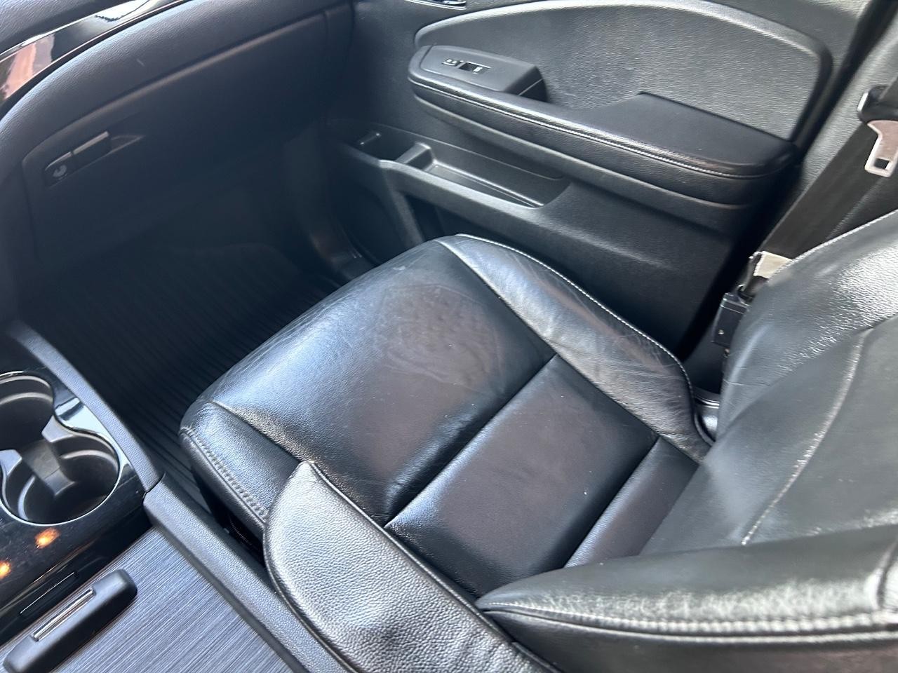 2019 Crystal Black Pearl Honda Pilot Touring 8 Passenger AWD SUV