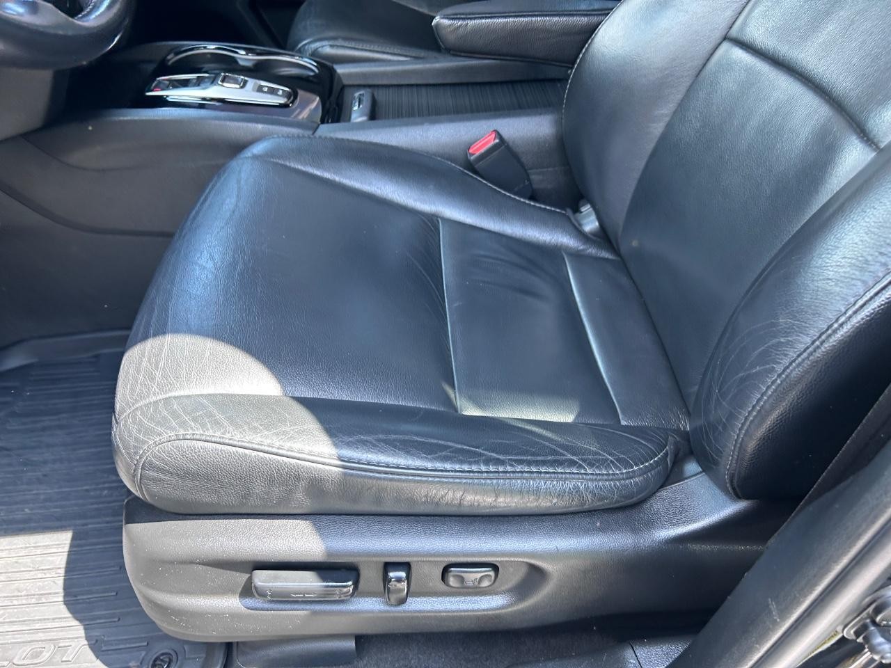 2019 Crystal Black Pearl Honda Pilot Touring 8 Passenger AWD SUV