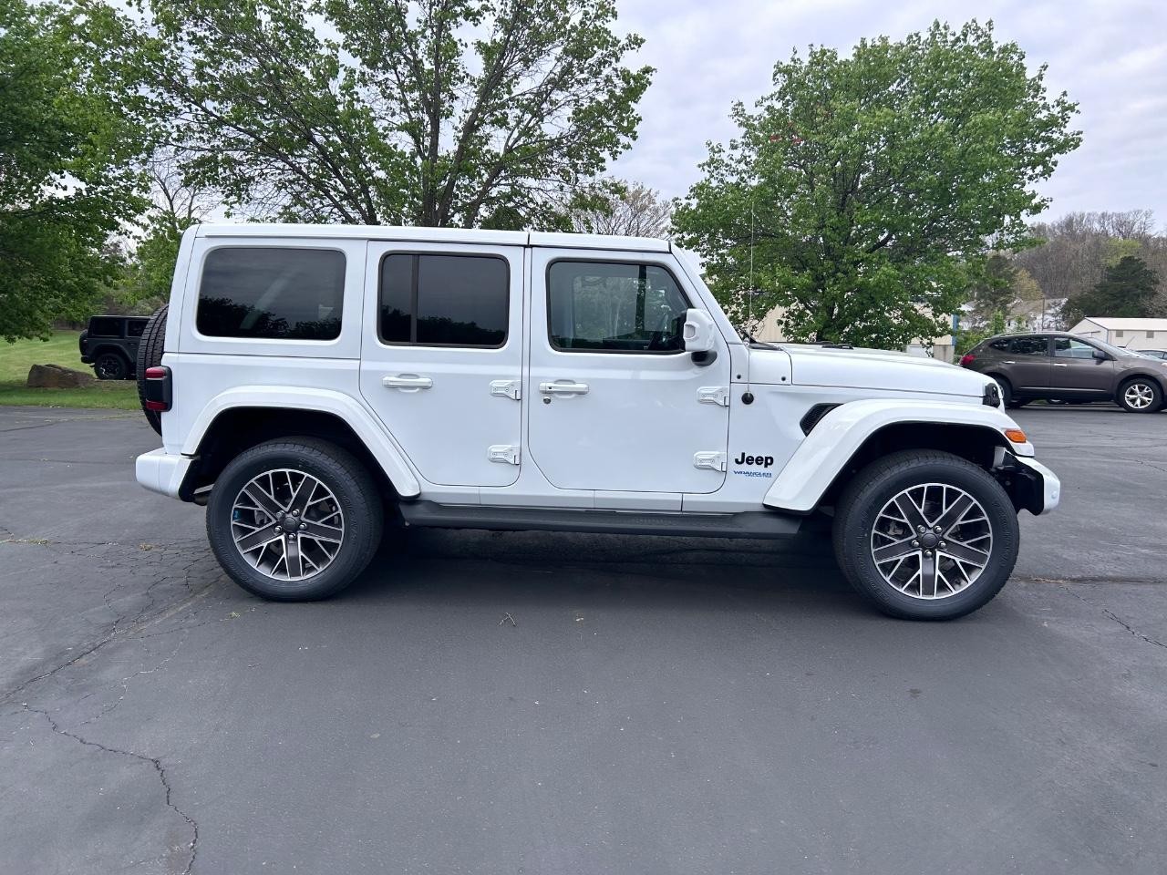 2022 Bright White Clearcoat Jeep Wrangler 4xe Unlimited Sahara High Altitude 4xe 4X4 SUV