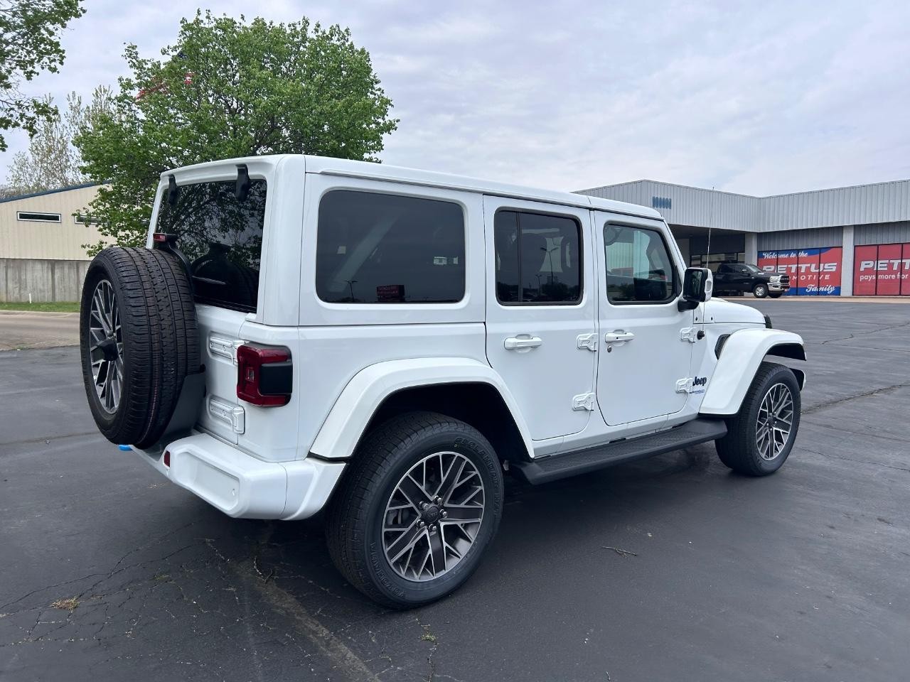 2022 Bright White Clearcoat Jeep Wrangler 4xe Unlimited Sahara High Altitude 4xe 4X4 SUV