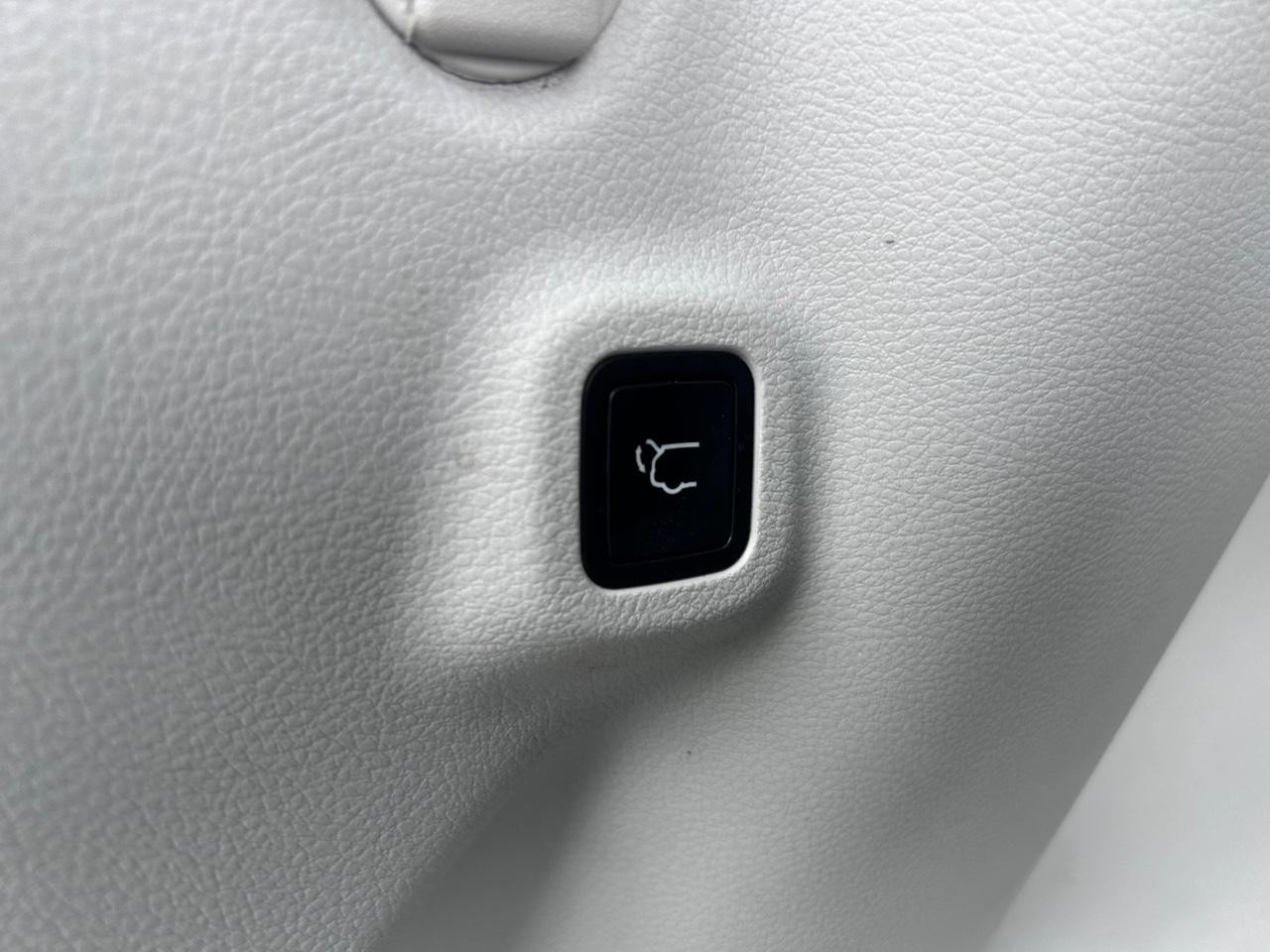 2018 White Clearcoat Jeep Compass Limited 4X4 SUV