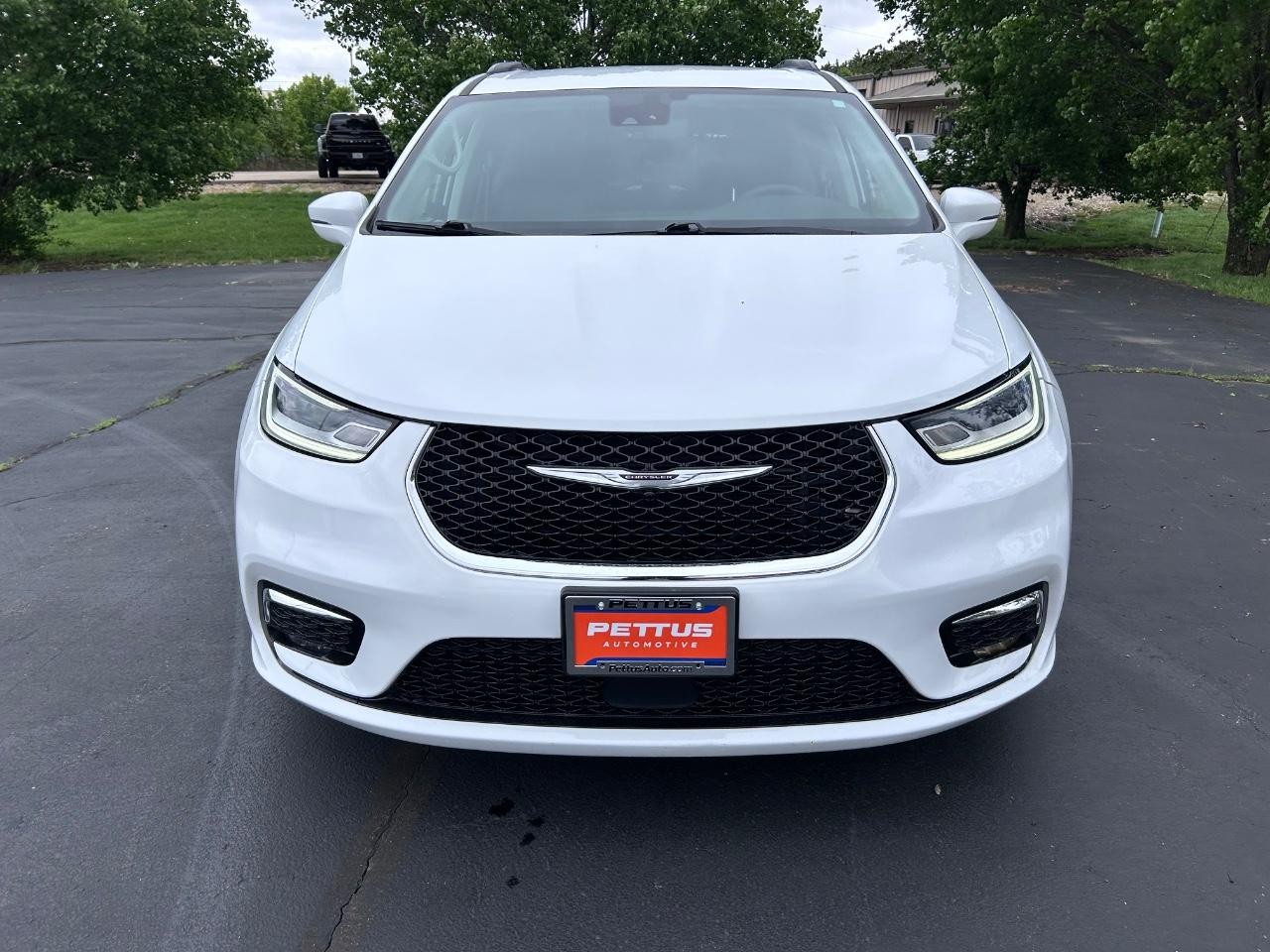 2022 Bright White Clearcoat Chrysler Pacifica Touring L FWD Van