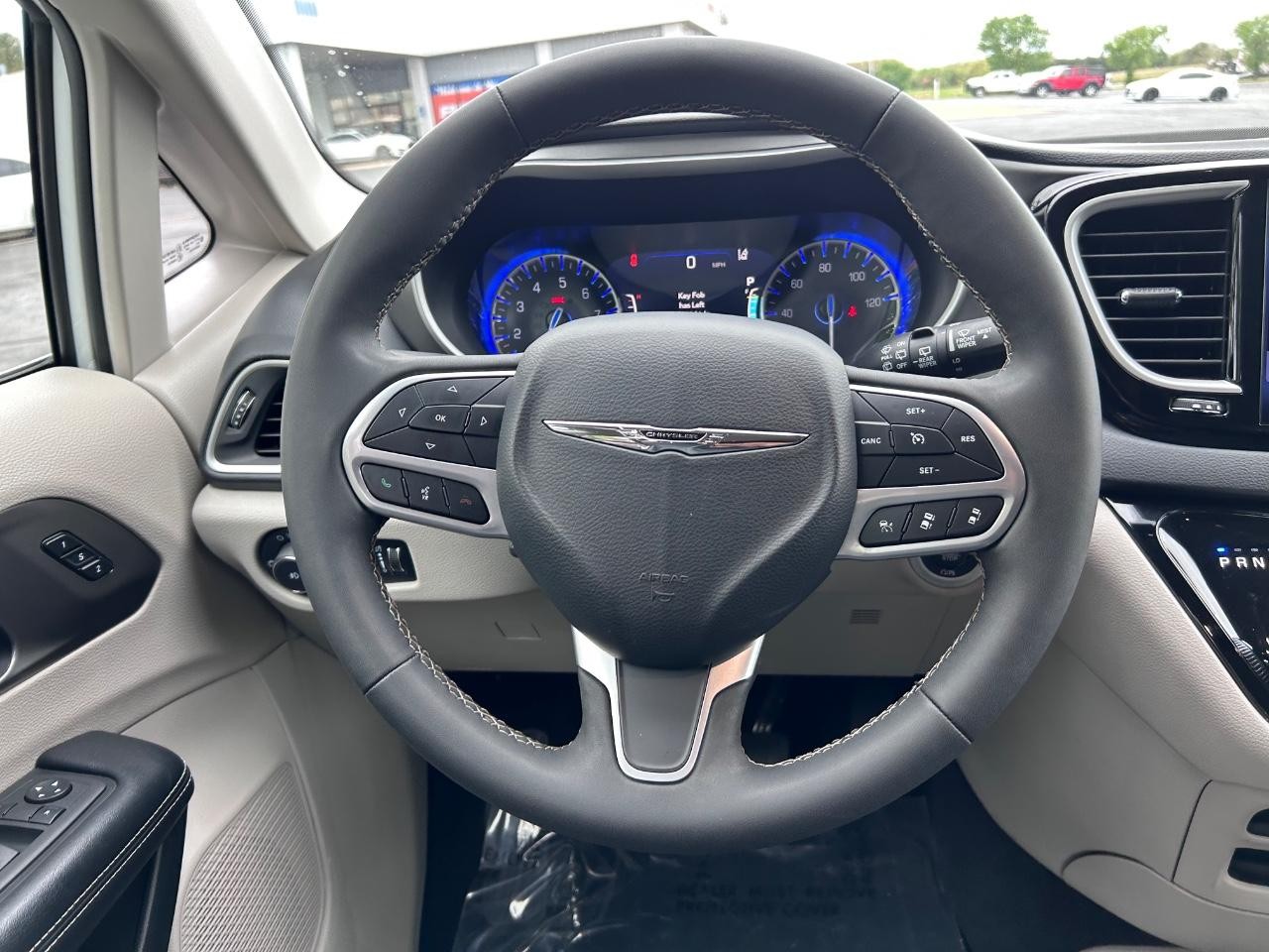 2022 Bright White Clearcoat Chrysler Pacifica Touring L FWD Van