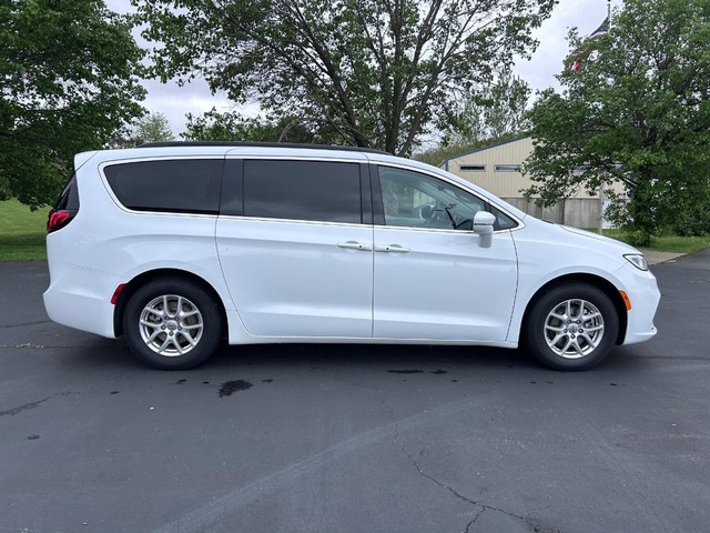 Used 2022 Chrysler Pacifica Touring L with VIN 2C4RC1BG8NR193610 for sale in Farmington, MO