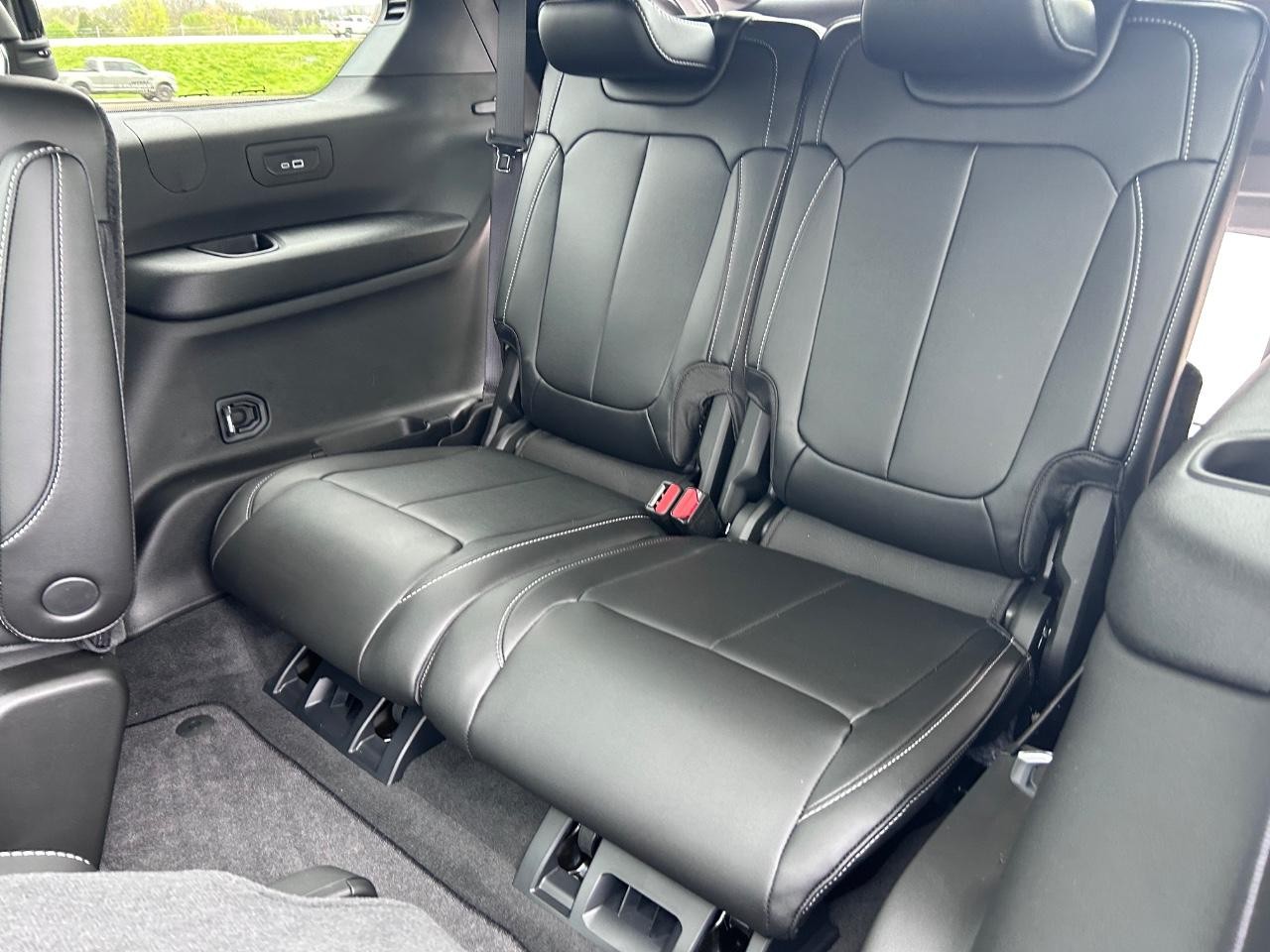 2025 Baltic Gray Metallic Clearcoat Jeep Grand Cherokee L Limited 4X4 SUV