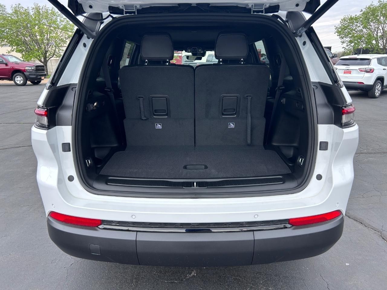 2025 Bright White Clearcoat Jeep Grand Cherokee L Limited 4X4 SUV