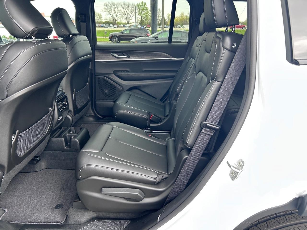 2025 Bright White Clearcoat Jeep Grand Cherokee L Limited 4X4 SUV