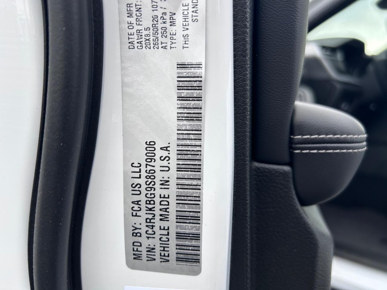 2025 Bright White Clearcoat Jeep Grand Cherokee L Limited 4X4 SUV