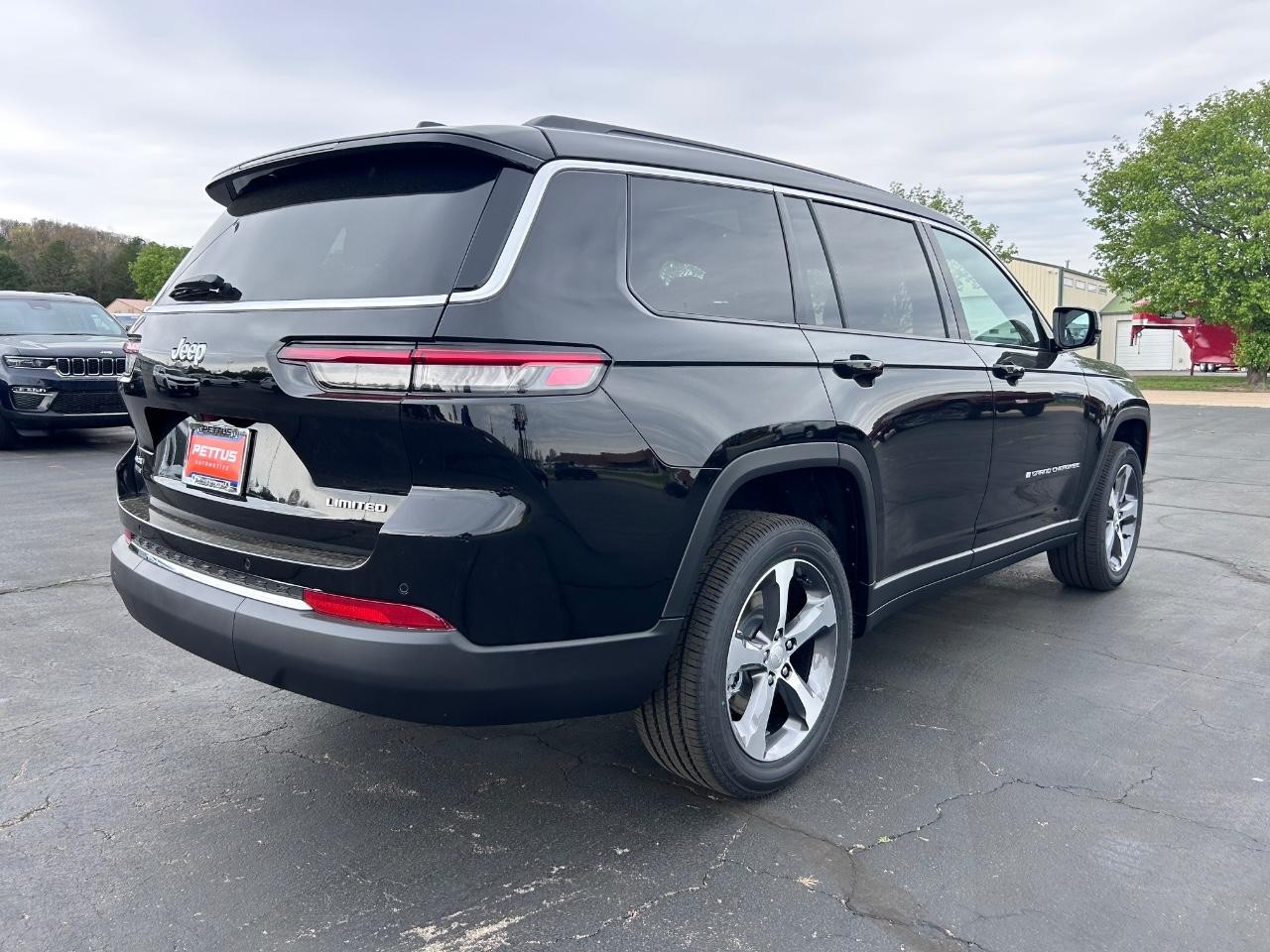 2025 Diamond Black Crystal Pearlcoat Jeep Grand Cherokee L Limited 4X4 SUV
