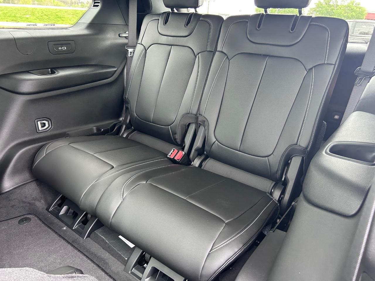 2025 Diamond Black Crystal Pearlcoat Jeep Grand Cherokee L Limited 4X4 SUV