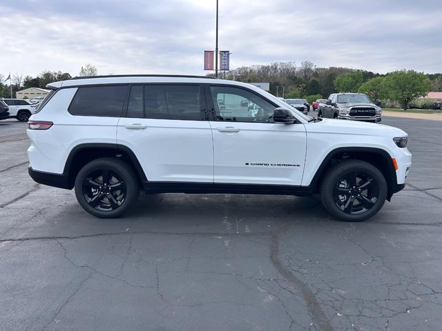 2025 Bright White Clearcoat Jeep Grand Cherokee Limited 4X4 SUV