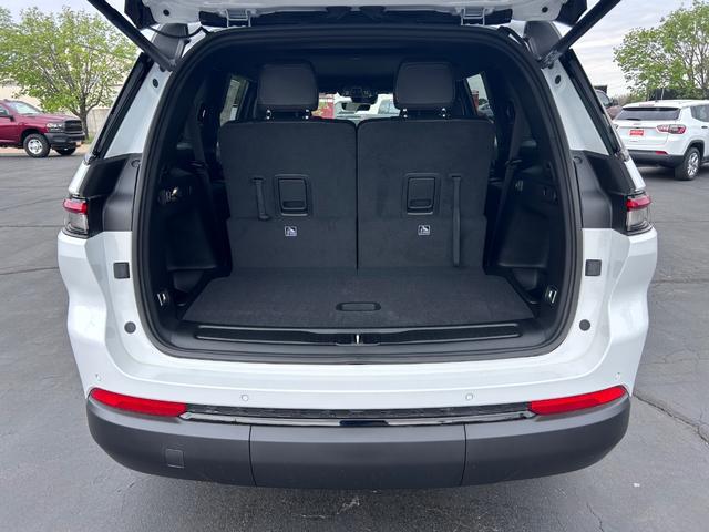 2025 Bright White Clearcoat Jeep Grand Cherokee Limited 4X4 SUV