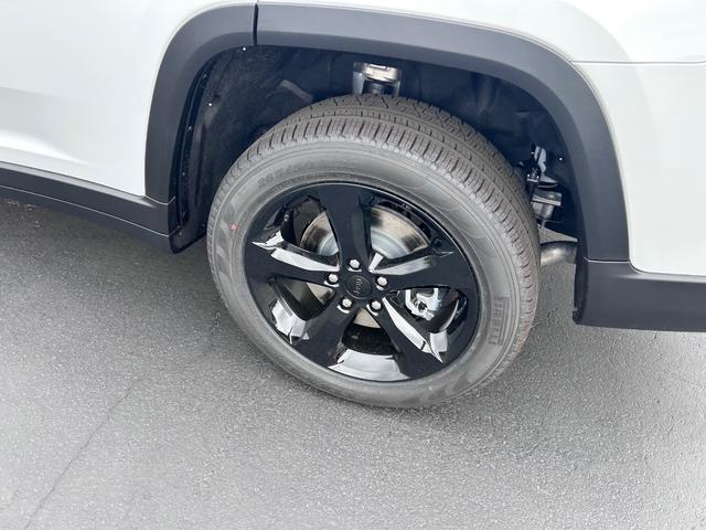 2025 Bright White Clearcoat Jeep Grand Cherokee Limited 4X4 SUV