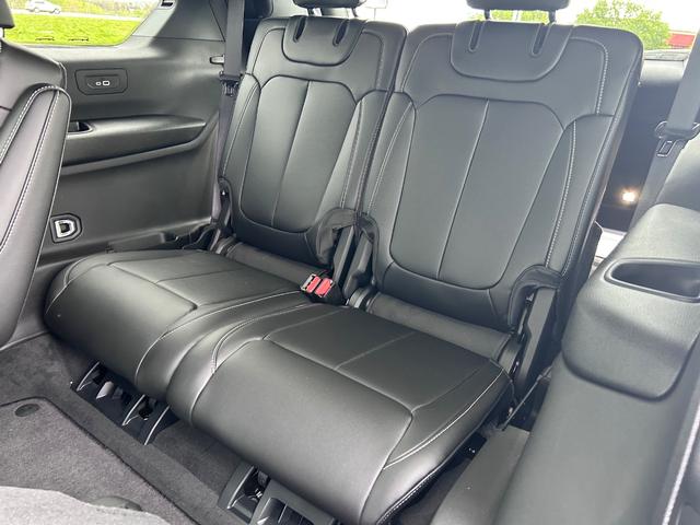 2025 Bright White Clearcoat Jeep Grand Cherokee Limited 4X4 SUV