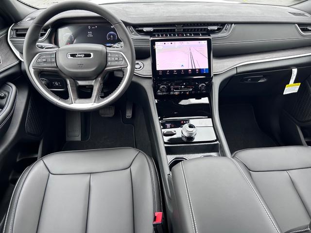 2025 Bright White Clearcoat Jeep Grand Cherokee Limited 4X4 SUV