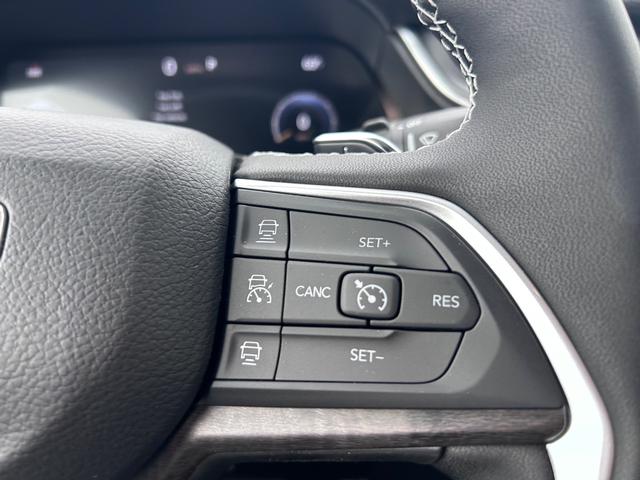 2025 Bright White Clearcoat Jeep Grand Cherokee Limited 4X4 SUV