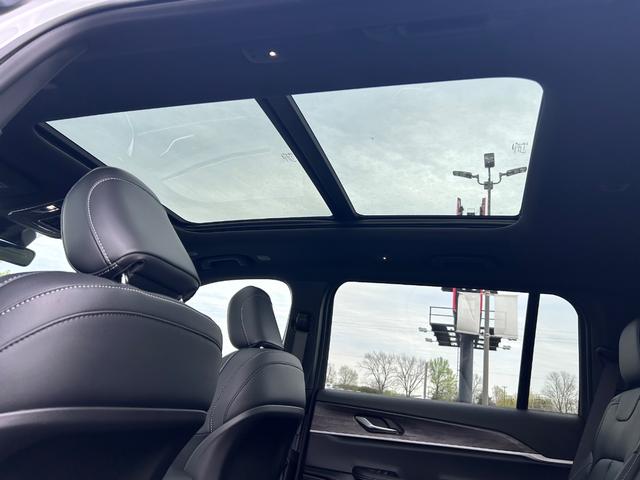 2025 Bright White Clearcoat Jeep Grand Cherokee Limited 4X4 SUV