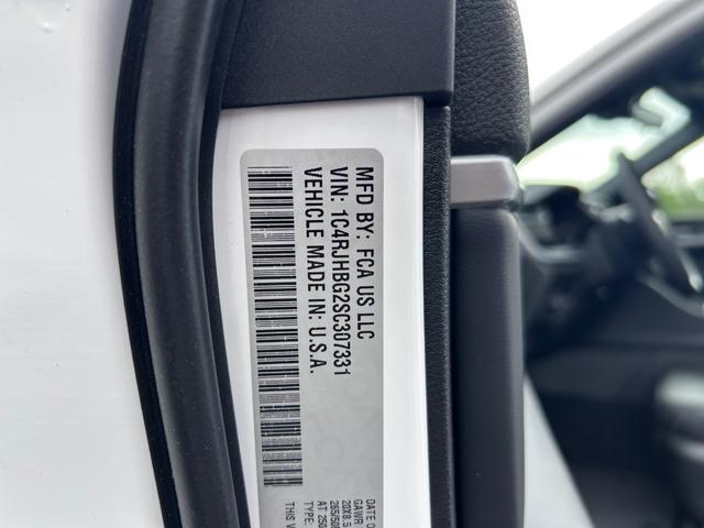 2025 Bright White Clearcoat Jeep Grand Cherokee Limited 4X4 SUV