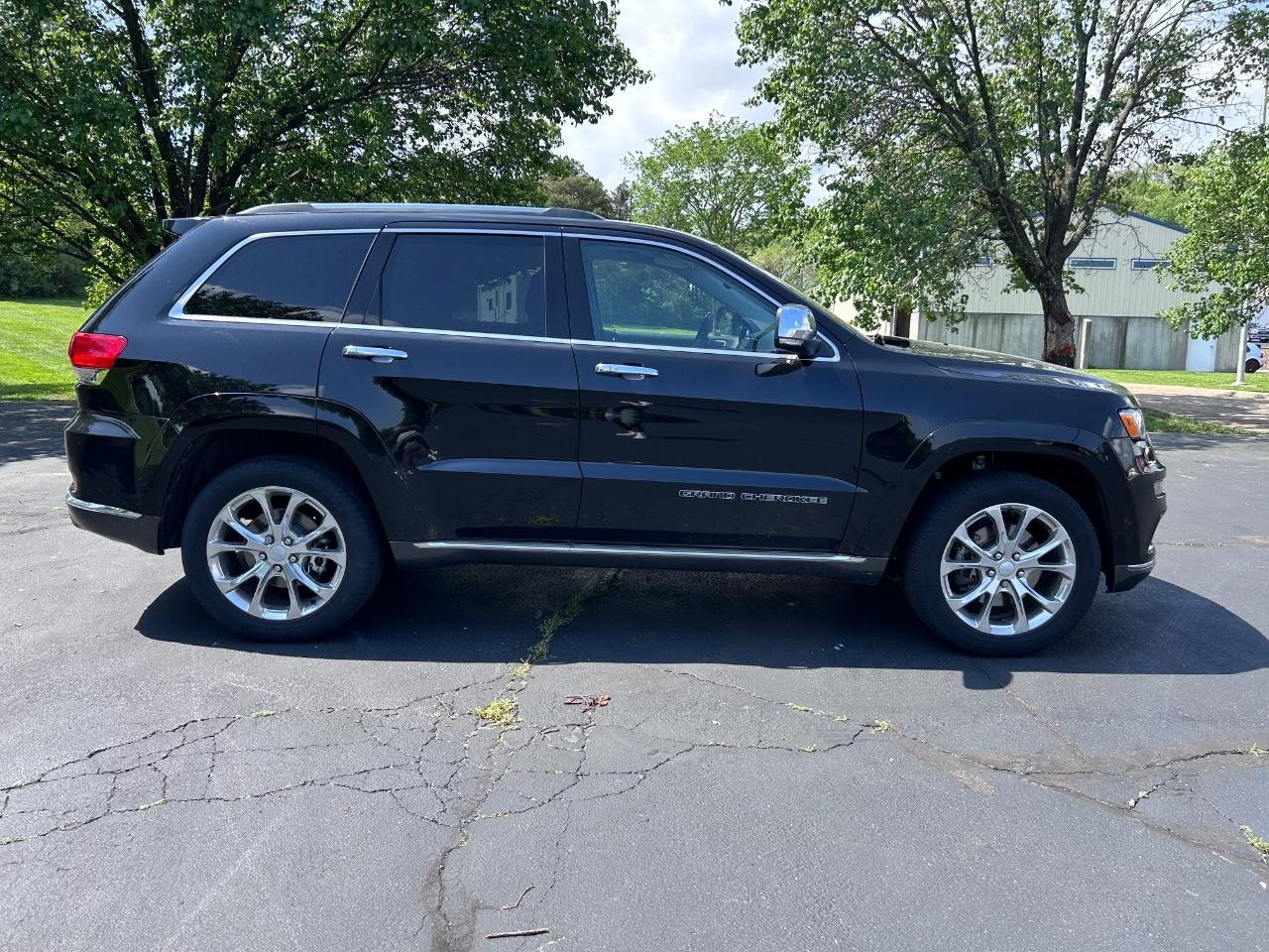 2021 Diamond Black Crystal Pearlcoat Jeep Grand Cherokee Summit 4X4 SUV