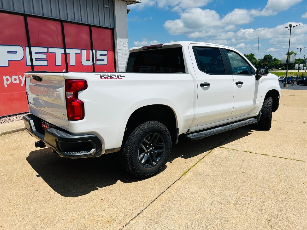 Chevrolet Silverado 1500 Vehicle Full-screen Gallery Image 06