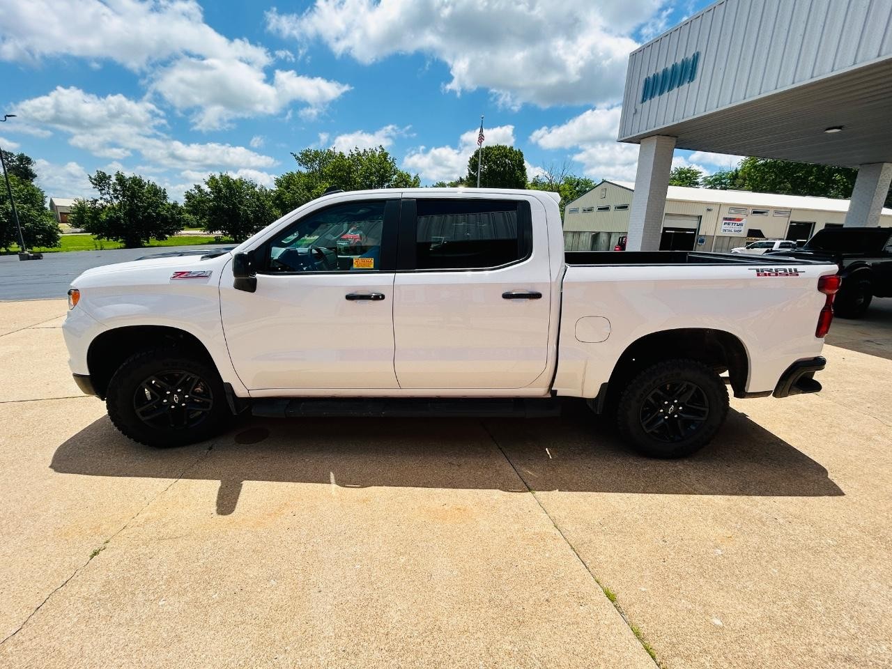 Chevrolet Silverado 1500 Vehicle Full-screen Gallery Image 08