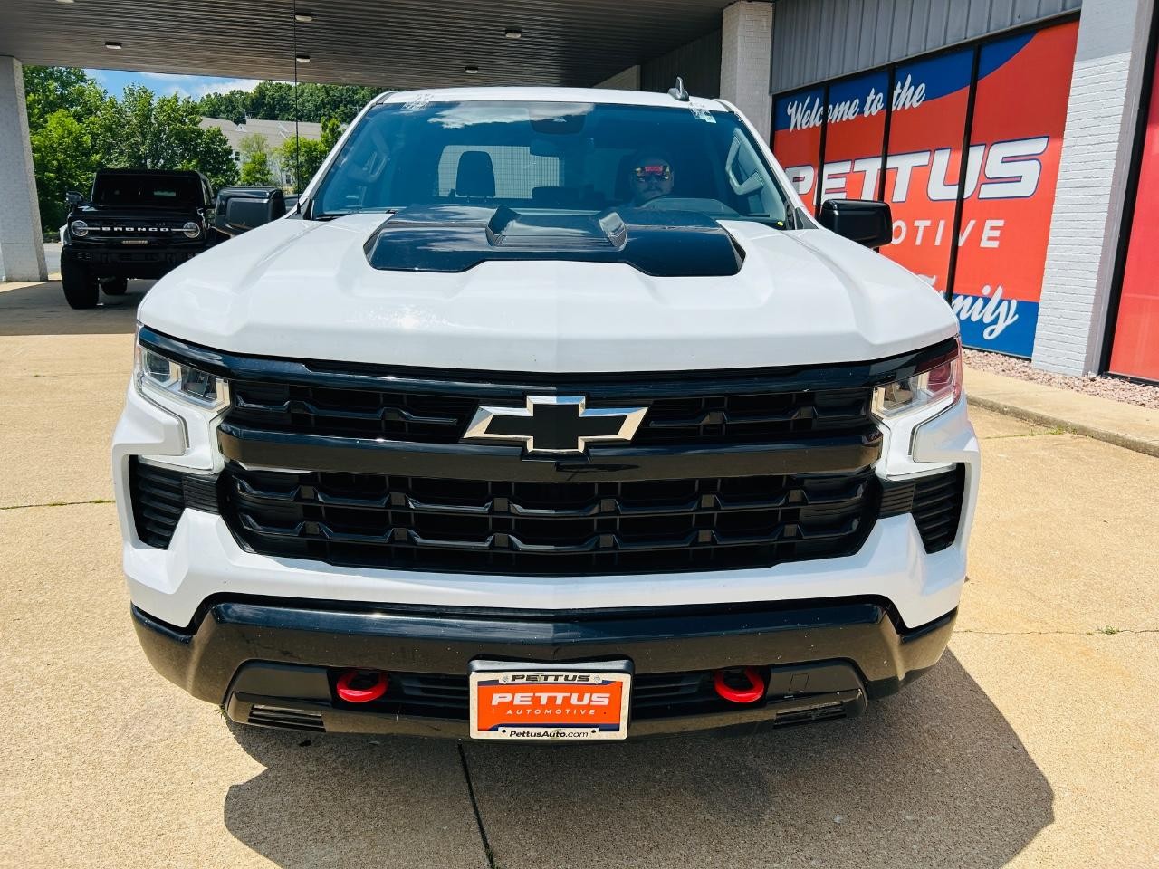 Chevrolet Silverado 1500 Vehicle Full-screen Gallery Image 10