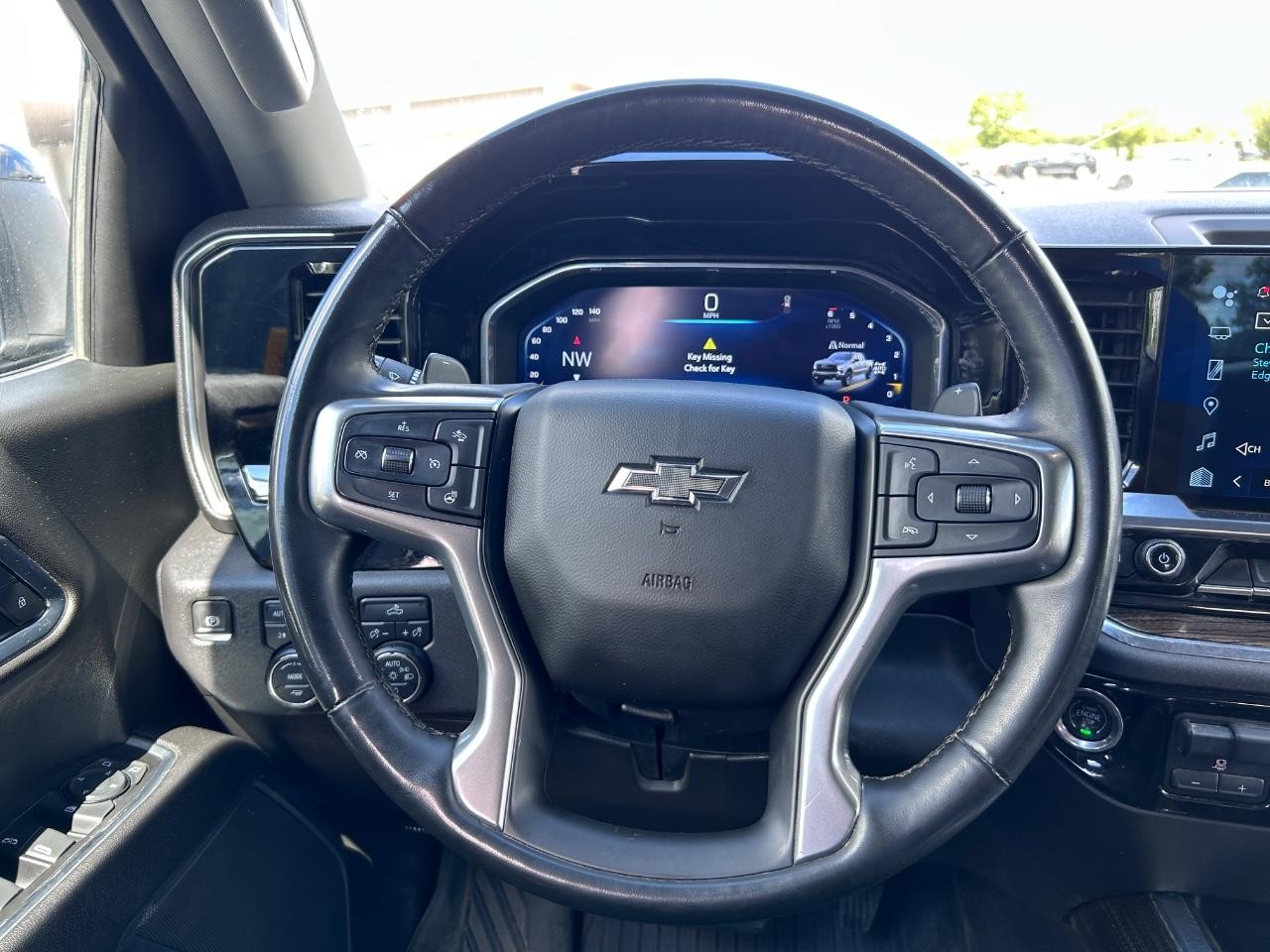 Chevrolet Silverado 1500 Vehicle Full-screen Gallery Image 11