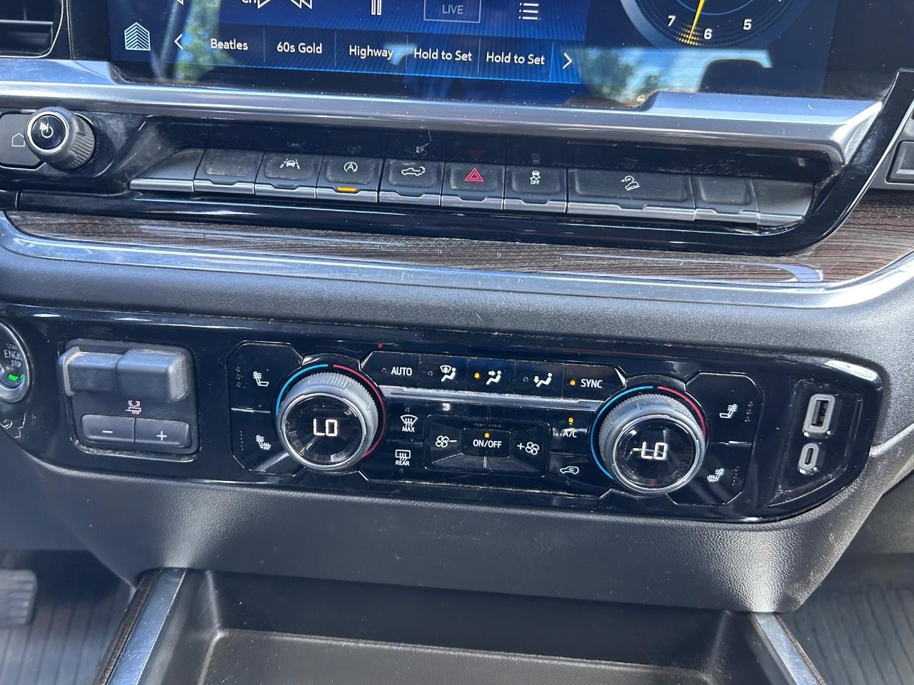 Chevrolet Silverado 1500 Vehicle Full-screen Gallery Image 15