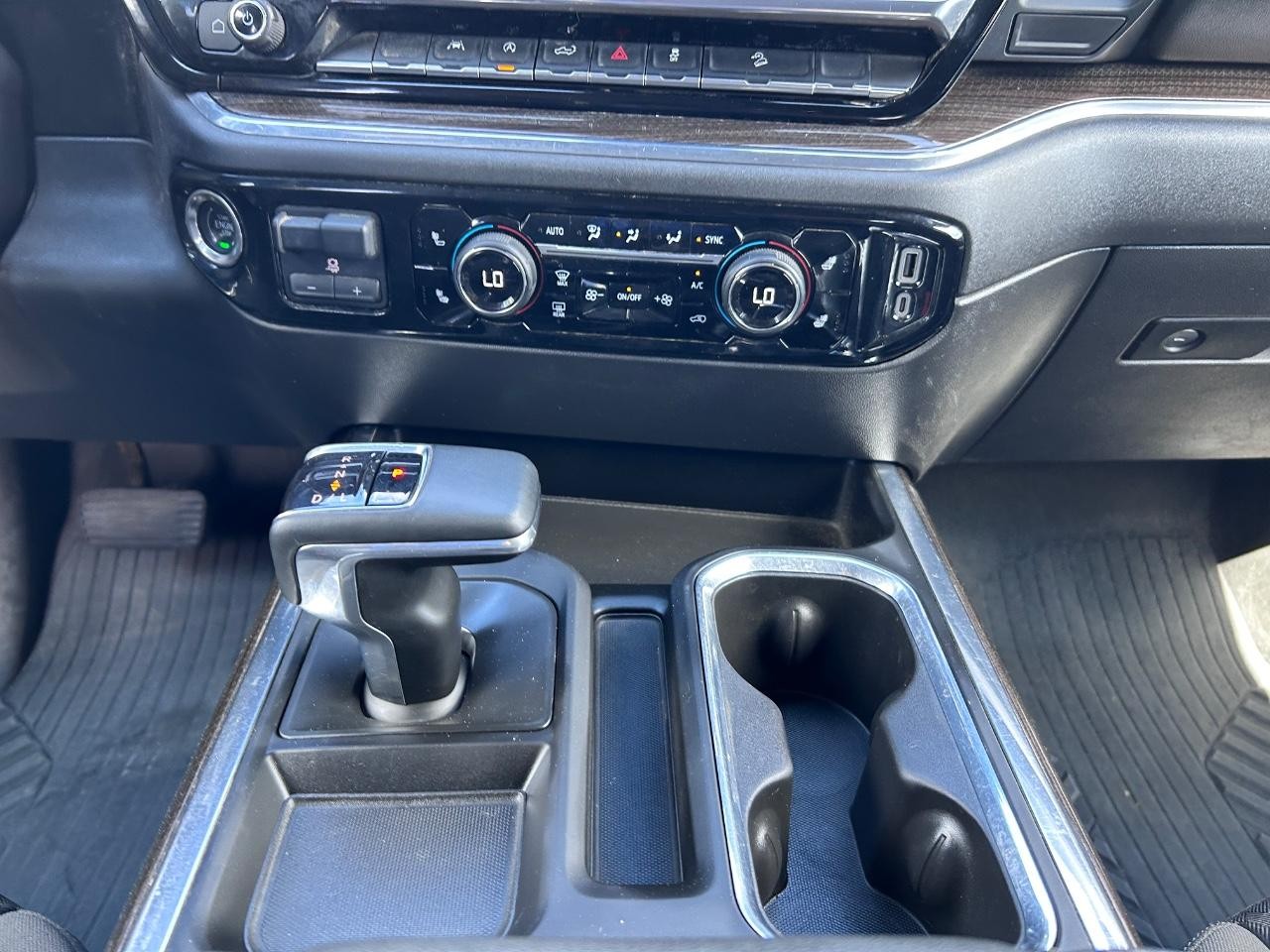 Chevrolet Silverado 1500 Vehicle Full-screen Gallery Image 16