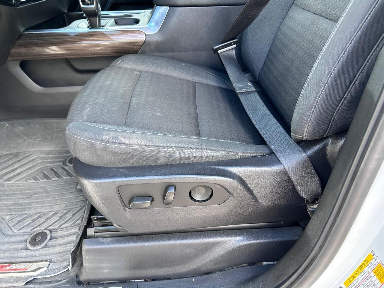 Chevrolet Silverado 1500 Vehicle Full-screen Gallery Image 19