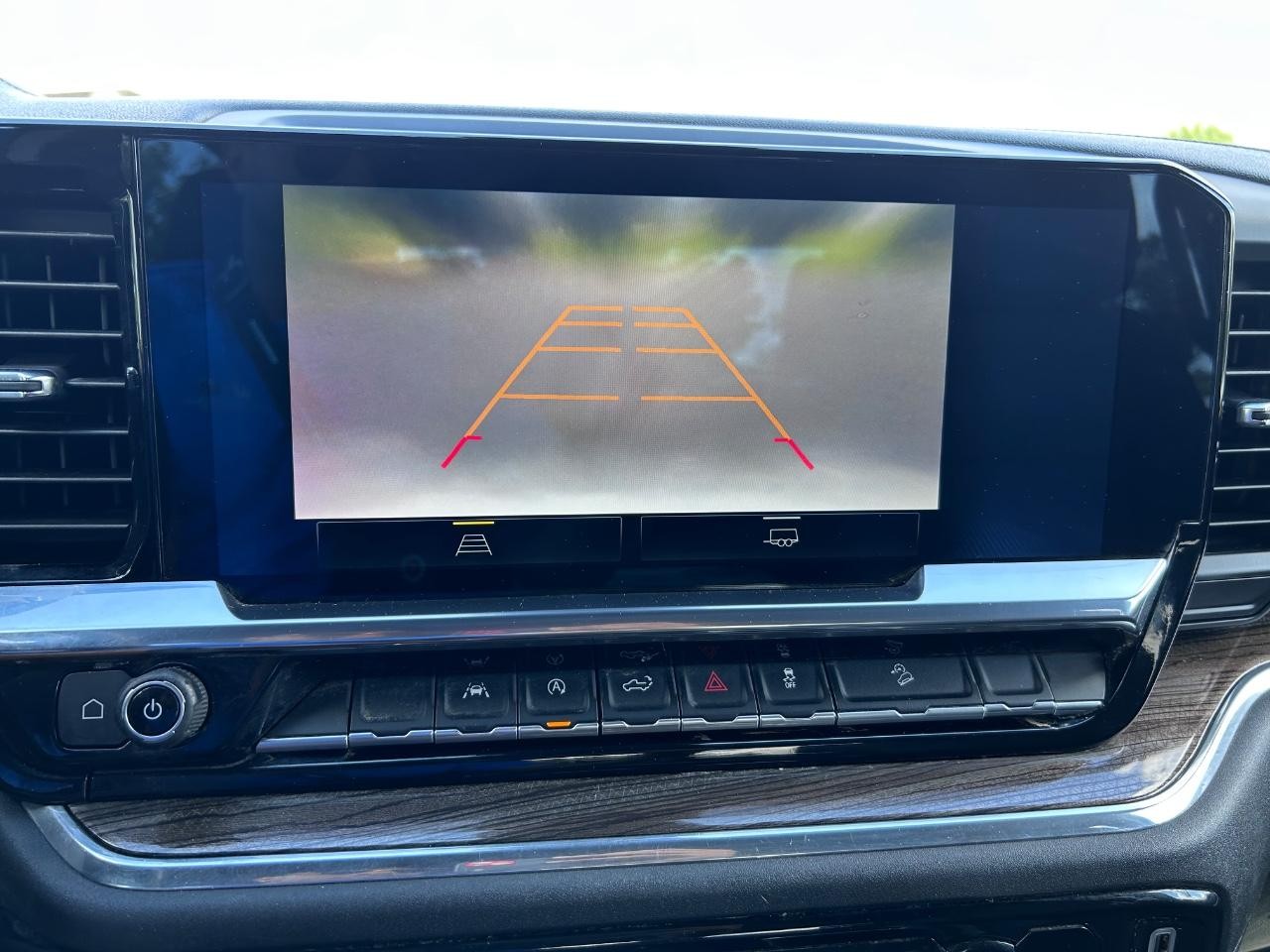 Chevrolet Silverado 1500 Vehicle Full-screen Gallery Image 21