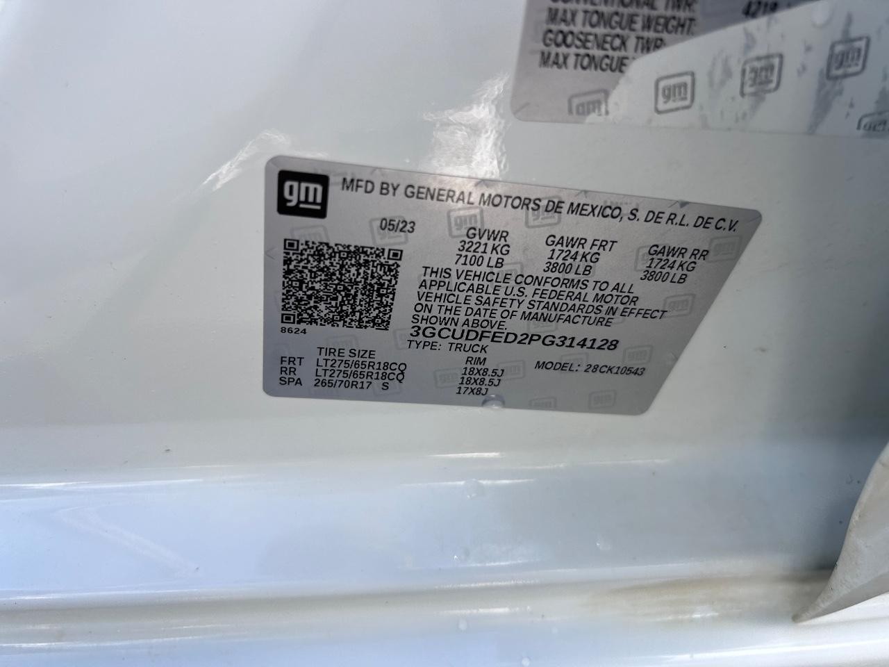 Chevrolet Silverado 1500 Vehicle Full-screen Gallery Image 22