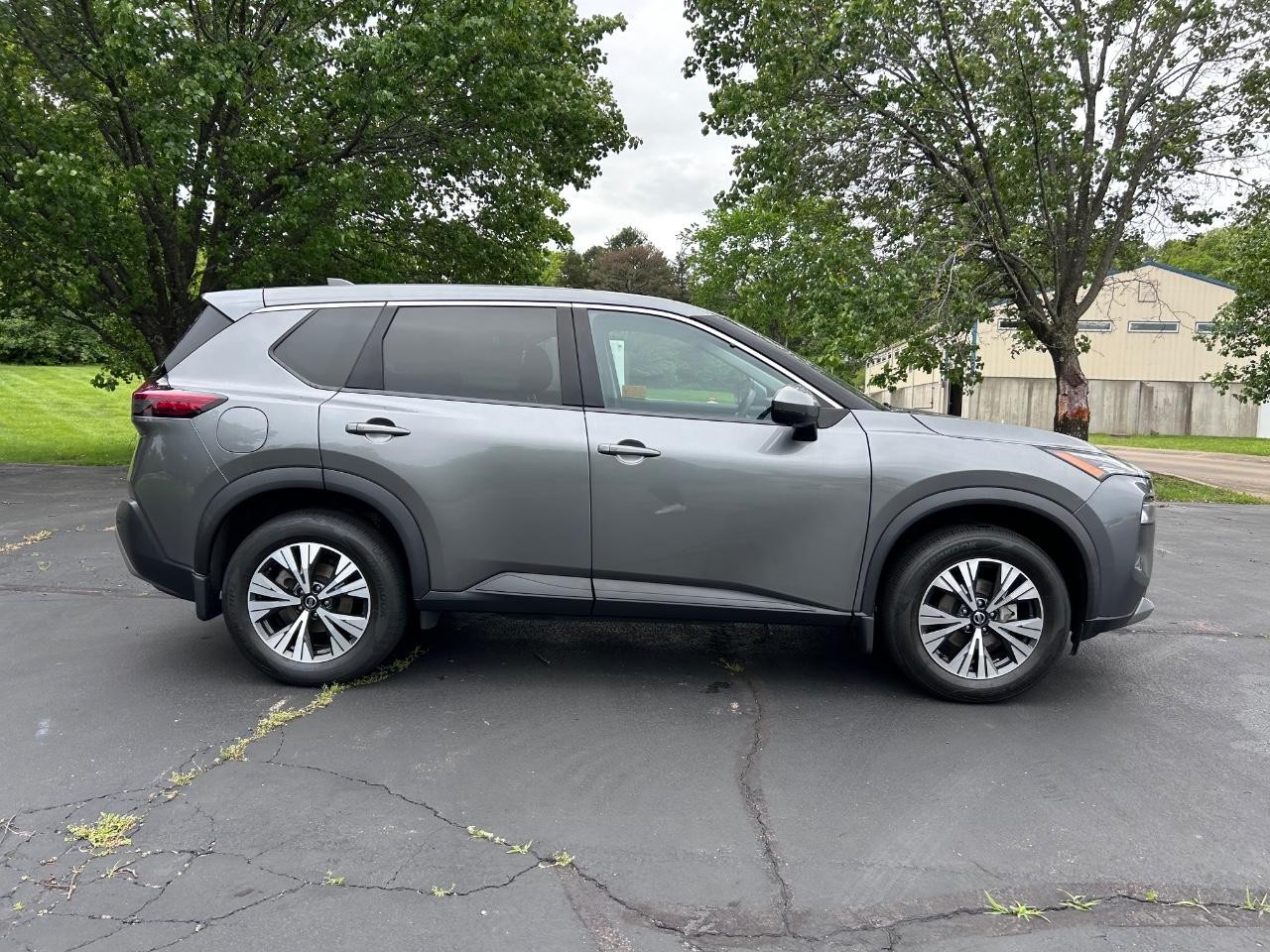 2021 Gun Metallic Nissan Rogue SV AWD SUV