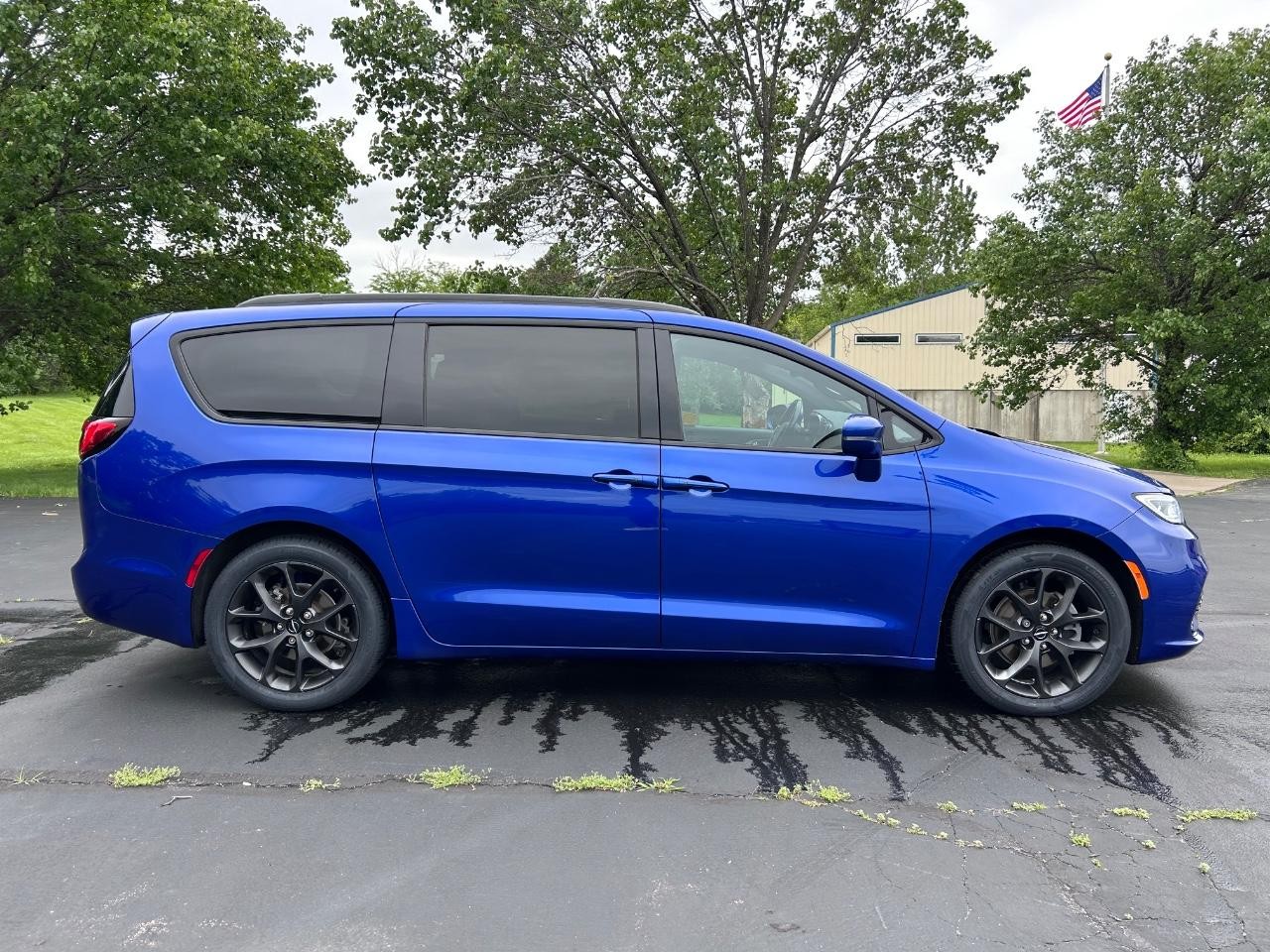 2021 Ocean Blue Metallic Chrysler Pacifica Touring L FWD Van