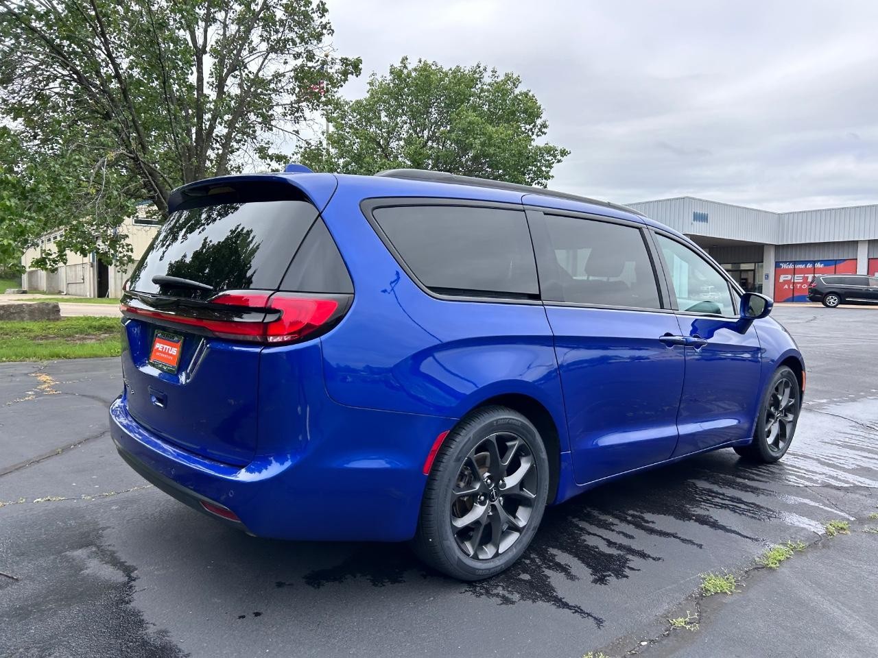 2021 Ocean Blue Metallic Chrysler Pacifica Touring L FWD Van