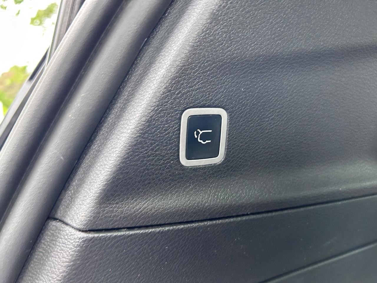 2021 Ocean Blue Metallic Chrysler Pacifica Touring L FWD Van