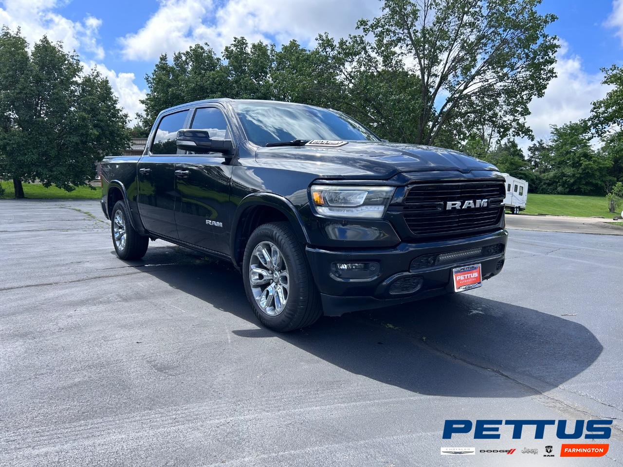 2020 Diamond Black Crystal Pearlcoat Ram 1500 Laramie 4X4 Truck