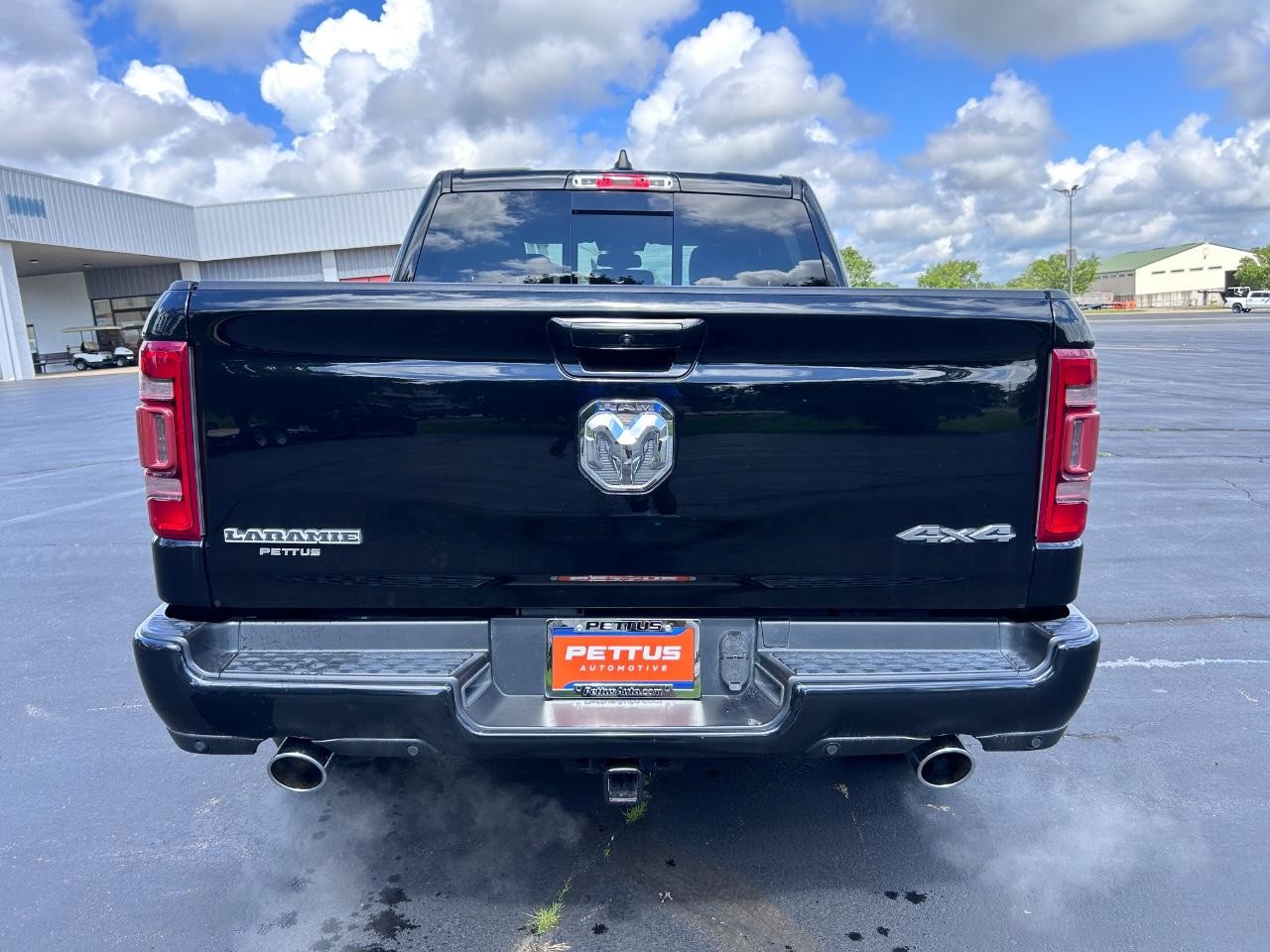 2020 Diamond Black Crystal Pearlcoat Ram 1500 Laramie 4X4 Truck