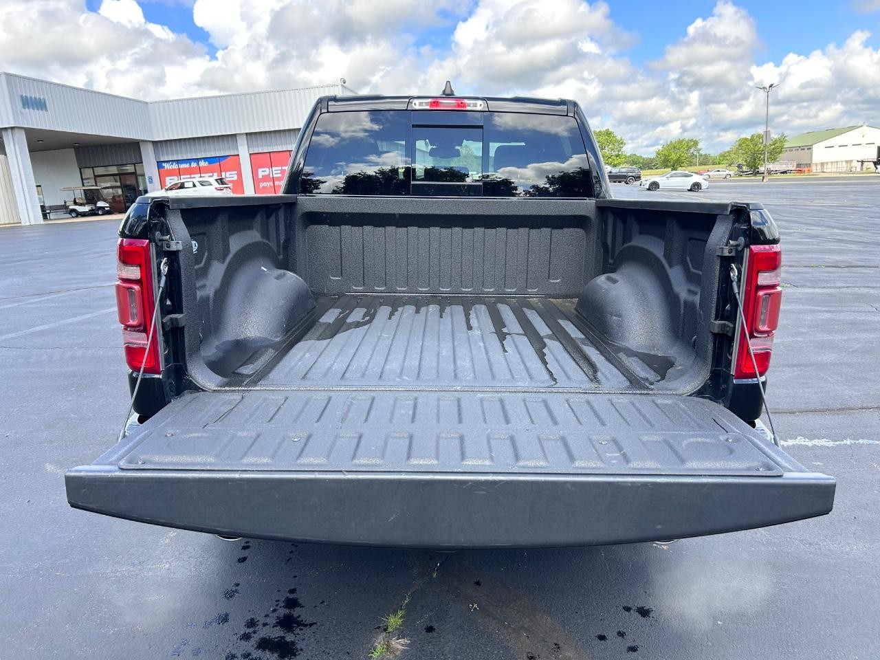 2020 Diamond Black Crystal Pearlcoat Ram 1500 Laramie 4X4 Truck